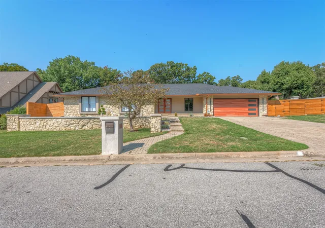 Photo 2 of Single family home for sale at 7310 S College Pl, Tulsa, OK 74136 | MLS# 2629874 | Listing updated on 2026-09-10