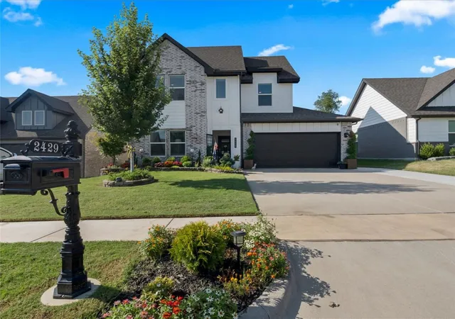 Photo 2 of Single family home for sale at 2429 W Charleston St, Broken Arrow, OK 74011 | MLS# 2629363 | Listing updated on 2026-08-31