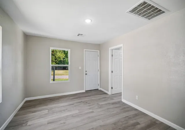 Photo 4 of Single family home for sale at 3808 S 28th Westavenue, Tulsa, OK 74107 | MLS# 2630024 | Listing updated on 2026-08-31