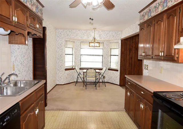 Photo 2 of Single family home for sale at 1220 S Chestnut Ave, Broken Arrow, OK 74012 | MLS# 2630025 | Listing updated on 2026-09-11