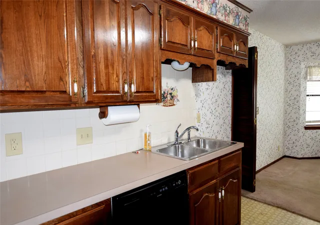 Photo 3 of Single family home for sale at 1220 S Chestnut Ave, Broken Arrow, OK 74012 | MLS# 2630025 | Listing updated on 2026-09-11