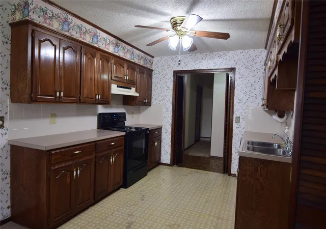 Photo 3 of Single family home for sale at 1220 S Chestnut Ave, Broken Arrow, OK 74012 | MLS# 2630025 | Listing updated on 2026-09-11