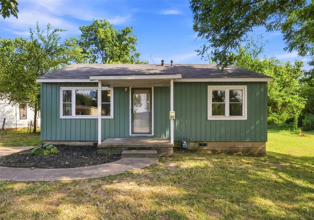 Photo 1 of Sale Pending at 217 W 2nd Avenue, Bristow, OK 74010 | MLS# 2629456 | Listing updated on 2026-09-09