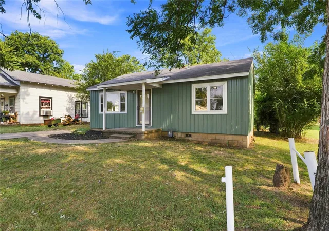 Photo 2 of Sale Pending at 217 W 2nd Avenue, Bristow, OK 74010 | MLS# 2629456 | Listing updated on 2026-09-09