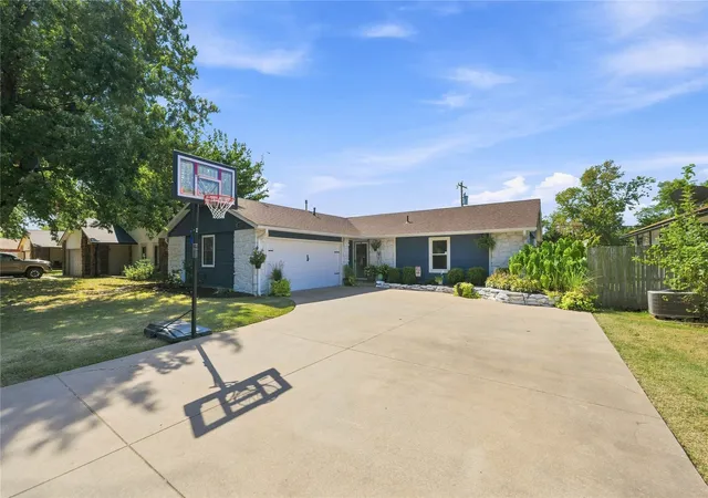 Photo 2 of Single family home for sale at 1270 E 140th Place, Glenpool, OK 74033 | MLS# 2630050 | Listing updated on 2026-09-22