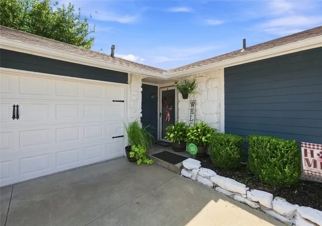 Photo 3 of Single family home for sale at 1270 E 140th Place, Glenpool, OK 74033 | MLS# 2630050 | Listing updated on 2026-09-22