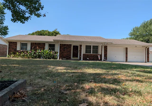 Photo 1 of Sale Pending at 2203 S 27th Place, Muskogee, OK 74401 | MLS# 2629887 | Listing updated on 2026-09-09