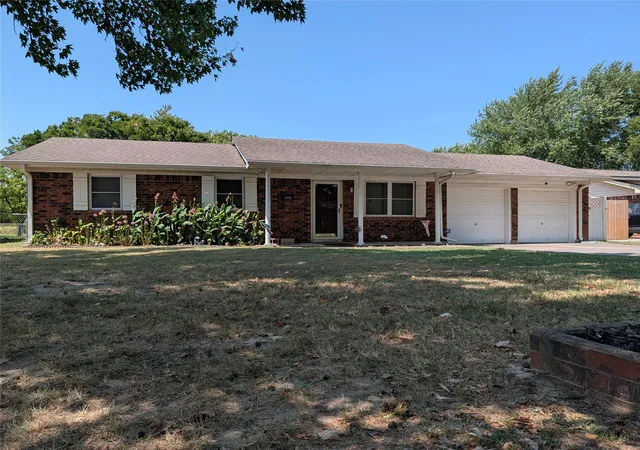 Photo 2 of Sale Pending at 2203 S 27th Place, Muskogee, OK 74401 | MLS# 2629887 | Listing updated on 2026-09-09