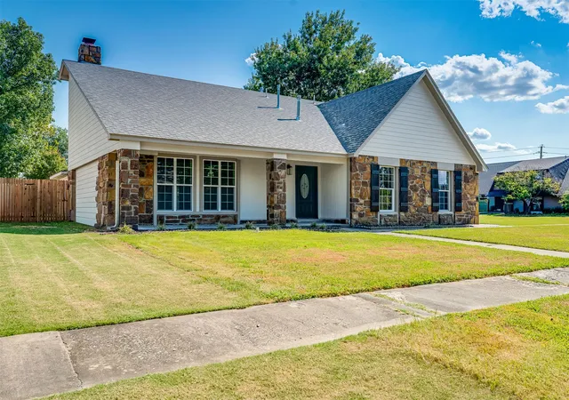 Photo 1 of Sale Pending at 2621 W Vandalia St, Broken Arrow, OK 74012 | MLS# 2630018 | Listing updated on 2026-09-17