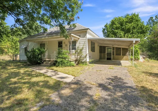 Photo 1 of Sale Pending at 404 E Beach St, Henryetta, OK 74437 | MLS# 2629735 | Listing updated on 2026-10-28