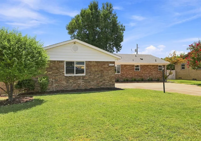 Photo 3 of Single family home for sale at 2313 S 82nd E Eastavenue, Tulsa, OK 74129 | MLS# 2630075 | Listing updated on 2026-09-14
