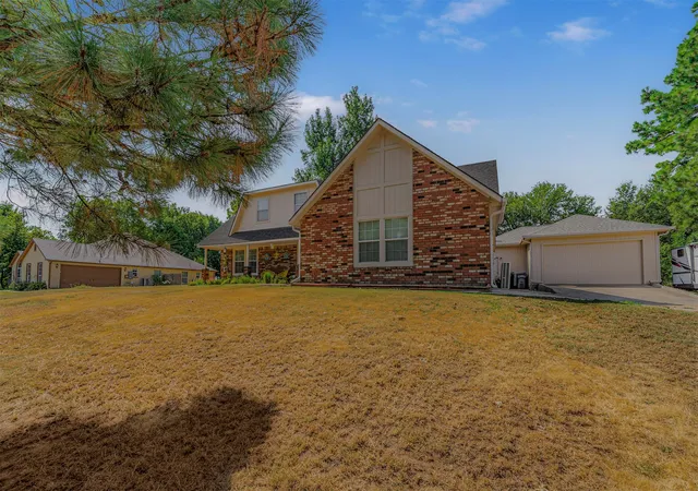Photo 3 of Single family home for sale at 24010 N King Ct S, Broken Arrow, OK 74014 | MLS# 2629953 | Listing updated on 2026-10-04