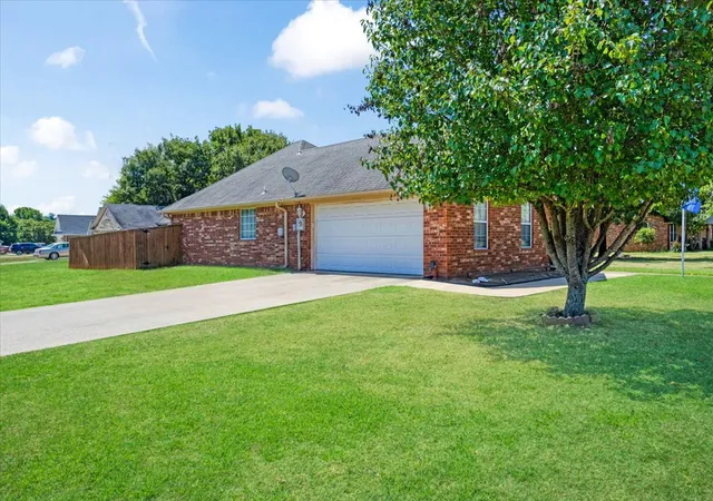 Photo 3 of Single family home for sale at 5418 Roadrunner, Durant, OK 74701 | MLS# 2630036 | Listing updated on 2026-09-17
