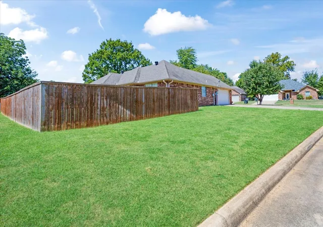 Photo 3 of Single family home for sale at 5418 Roadrunner, Durant, OK 74701 | MLS# 2630036 | Listing updated on 2026-09-17