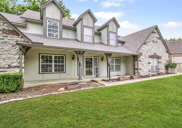 Photo 2 of Sale Pending at 12512 18th Circle E, Jenks, OK 74037 | MLS# 2630089 | Listing updated on 2026-08-31