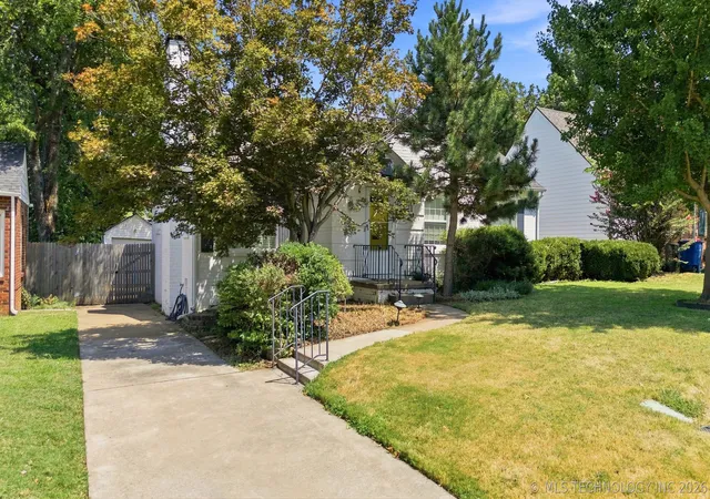 Photo 3 of Single family home for sale at 2611 E 18th Street, Tulsa, OK 74104 | MLS# 2630093 | Listing updated on 2026-09-14