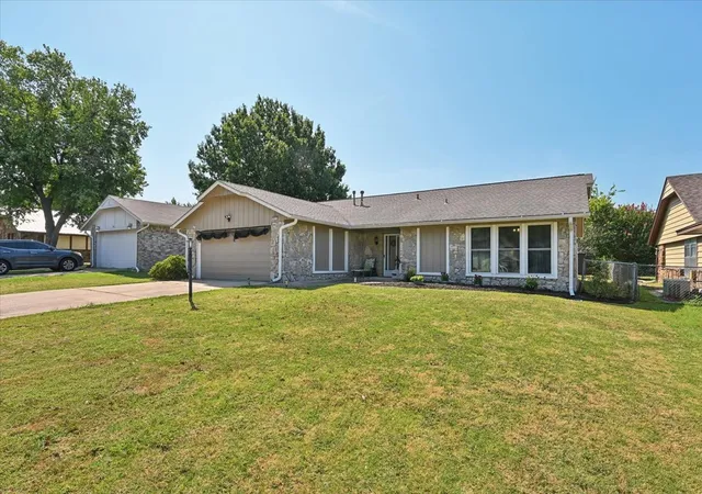 Photo 1 of Sale Pending at 937 W Lansing St, Broken Arrow, OK 74012 | MLS# 2629707 | Listing updated on 2026-09-05
