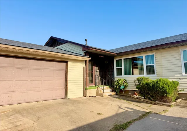 Photo 2 of Single family home for sale at 17 E Norma Ave, Sulphur, OK 73086 | MLS# 2629843 | Listing updated on 2026-09-23