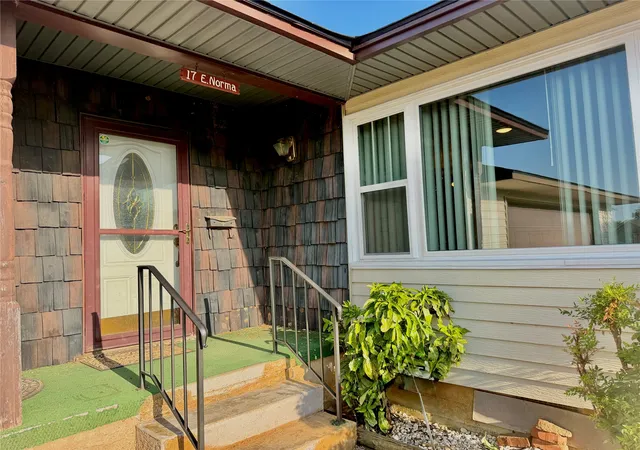 Photo 3 of Single family home for sale at 17 E Norma Ave, Sulphur, OK 73086 | MLS# 2629843 | Listing updated on 2026-09-23