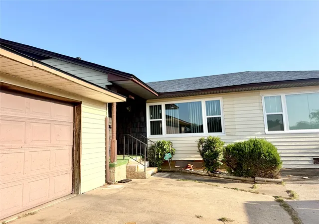 Photo 3 of Single family home for sale at 17 E Norma Ave, Sulphur, OK 73086 | MLS# 2629843 | Listing updated on 2026-09-23