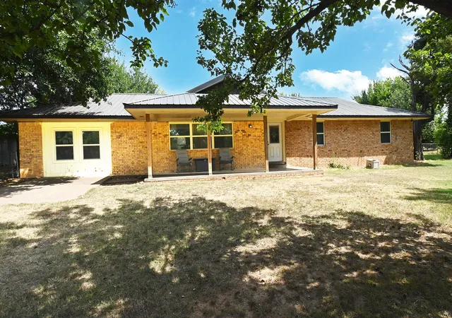 Photo 1 of Single family home for sale at 704 N Farm Rd, Sallisaw, OK 74955 | MLS# 2630134 | Listing updated on 2026-09-07