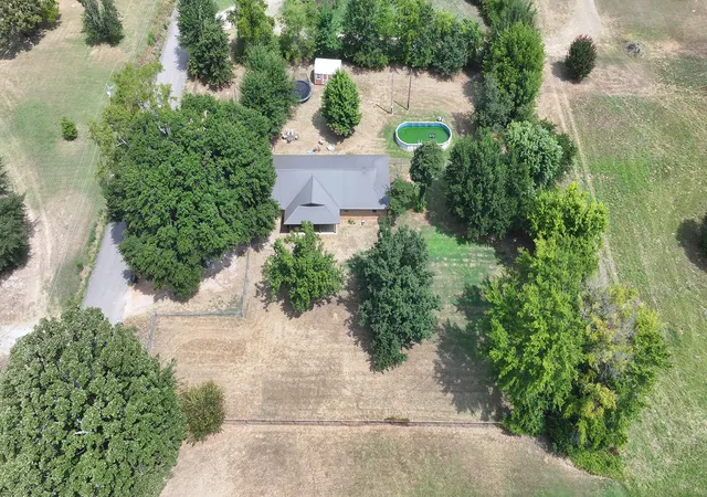 Photo 3 of Single family home for sale at 704 N Farm Rd, Sallisaw, OK 74955 | MLS# 2630134 | Listing updated on 2026-09-07