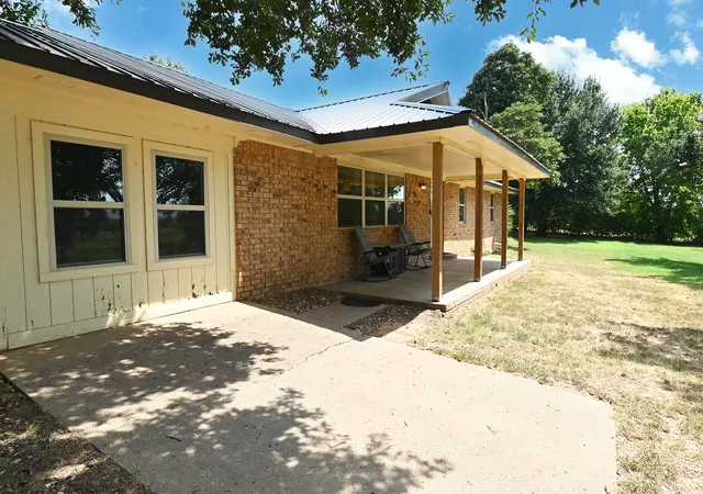 Photo 3 of Single family home for sale at 704 N Farm Rd, Sallisaw, OK 74955 | MLS# 2630134 | Listing updated on 2026-09-07