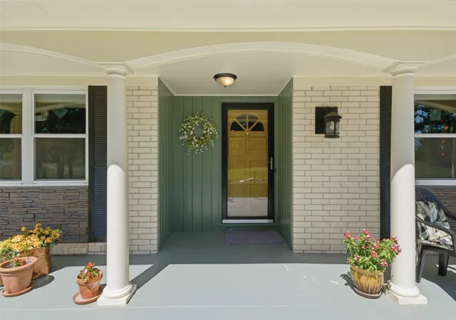 Photo 2 of Single family home for sale at 735 W Holiday Ln, Claremore, OK 74017 | MLS# 2628020 | Listing updated on 2026-09-10