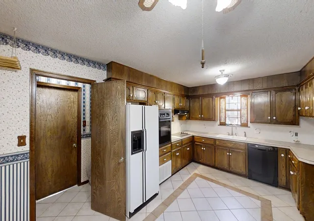 Photo 3 of Sale Pending at 406 Beaumont, Ardmore, OK 73401 | MLS# 2625468 | Listing updated on 2026-08-30