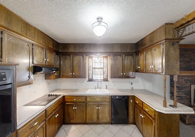 Photo 3 of Sale Pending at 406 Beaumont, Ardmore, OK 73401 | MLS# 2625468 | Listing updated on 2026-08-30