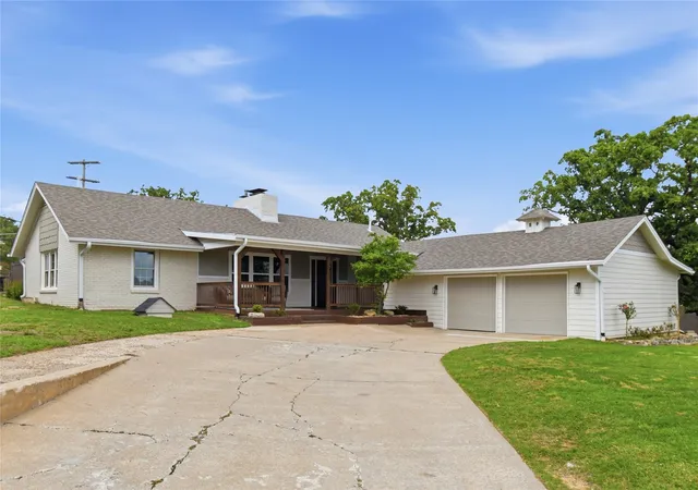 Photo 2 of Single family home for sale at 701 Oak Ridge Dr, Sand Springs, OK 74063 | MLS# 2630179 | Listing updated on 2026-09-24