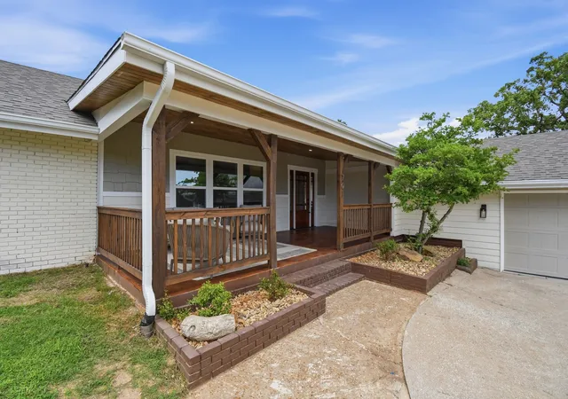 Photo 3 of Single family home for sale at 701 Oak Ridge Dr, Sand Springs, OK 74063 | MLS# 2630179 | Listing updated on 2026-09-24