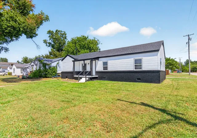 Photo 3 of Single family home for sale at 2254 S Dewey Ave, Bartlesville, OK 74003 | MLS# 2627054 | Listing updated on 2026-09-14