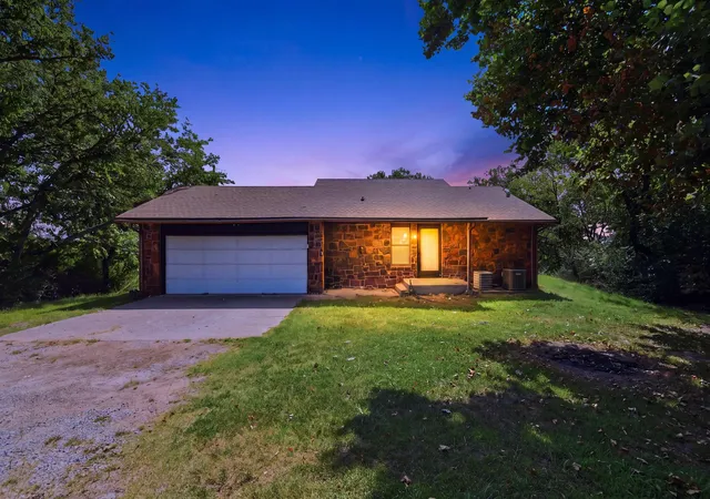 Photo 1 of Single family home for sale at 6160 Acacia Rd, Okmulgee, OK 74447 | MLS# 2630194 | Listing updated on 2026-09-03