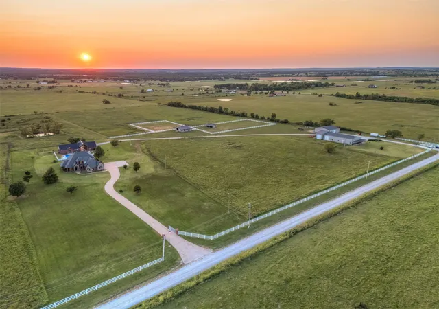 Single family home for sale at 16727 N 300 Road, Morris, OK 74445 | MLS# 2630055