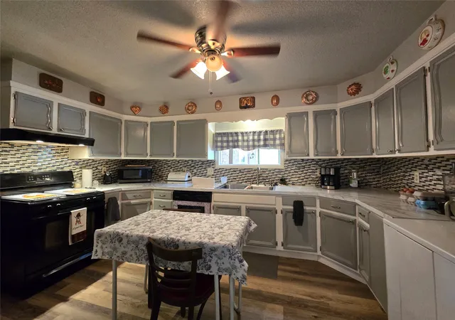 Photo 4 of Single family home for sale at 1407 S Cedar St, Bristow, OK 74010 | MLS# 2630198 | Listing updated on 2026-08-30