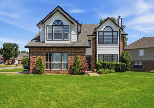 Photo 1 of Single family home for sale at 1301 N Willow Ave, Broken Arrow, OK 74012 | MLS# 2630216 | Listing updated on 2026-09-06