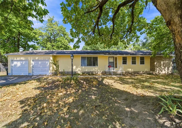 Photo 2 of Sale Pending at 1015 S Miami Ave, Okmulgee, OK 74447 | MLS# 2630219 | Listing updated on 2026-09-23