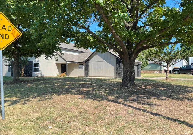 Photo 3 of Single family home for sale at 2424 S 137th E Eastavenue, Tulsa, OK 74134 | MLS# 2630229 | Listing updated on 2026-09-11