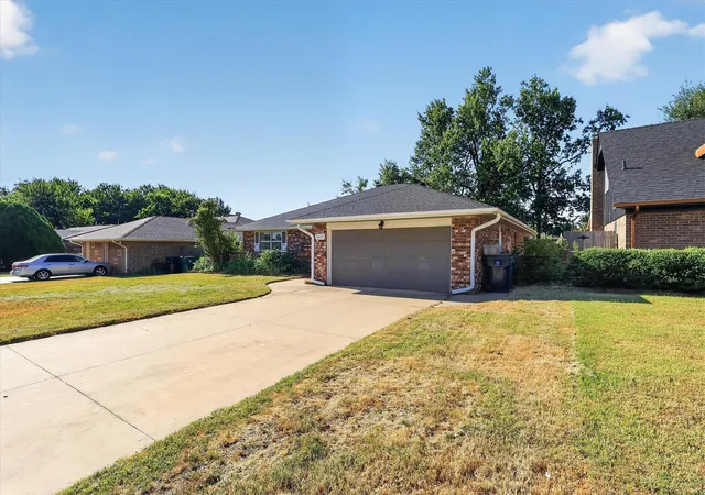 Photo 3 of Single family home for sale at 2632 NW 58th Street, Oklahoma City, OK 73112 | MLS# 2630233 | Listing updated on 2026-09-13