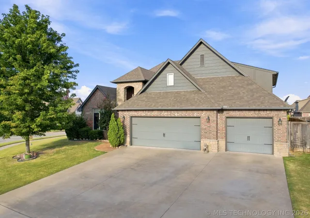 Photo 2 of Single family home for sale at 10353 E 125th Circle S, Bixby, OK 74008 | MLS# 2629790 | Listing updated on 2026-09-14