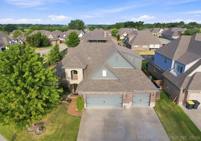 Photo 4 of Single family home for sale at 10353 E 125th Circle S, Bixby, OK 74008 | MLS# 2629790 | Listing updated on 2026-09-14