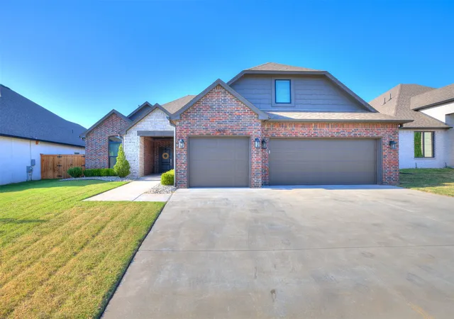 Photo 3 of Single family home for sale at 3808 W Winston St, Broken Arrow, OK 74011 | MLS# 2630272 | Listing updated on 2026-10-05