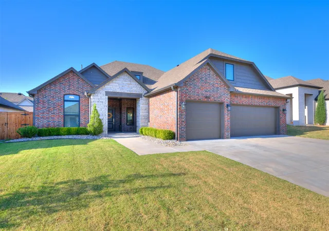 Photo 1 of Single family home for sale at 3808 W Winston St, Broken Arrow, OK 74011 | MLS# 2630272 | Listing updated on 2026-10-05