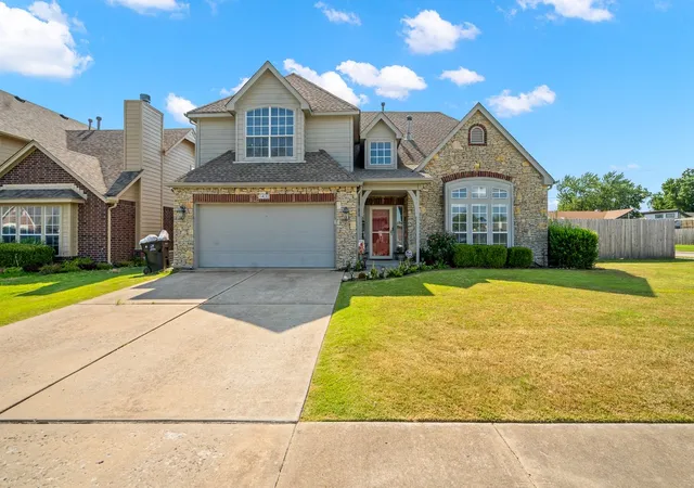 Photo 1 of Sale Pending at 1432 N Yellowood Ave, Broken Arrow, OK 74012 | MLS# 2630210 | Listing updated on 2026-09-03