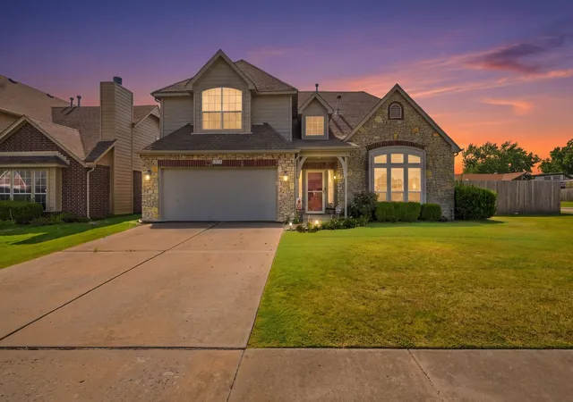 Photo 3 of Sale Pending at 1432 N Yellowood Ave, Broken Arrow, OK 74012 | MLS# 2630210 | Listing updated on 2026-09-03