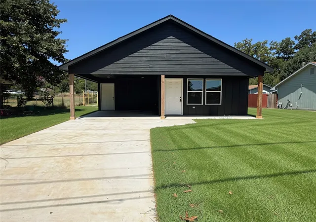 Photo 1 of Single family home for sale at 312 E Cedar St, Durant, OK 74701 | MLS# 2630310 | Listing updated on 2026-09-23