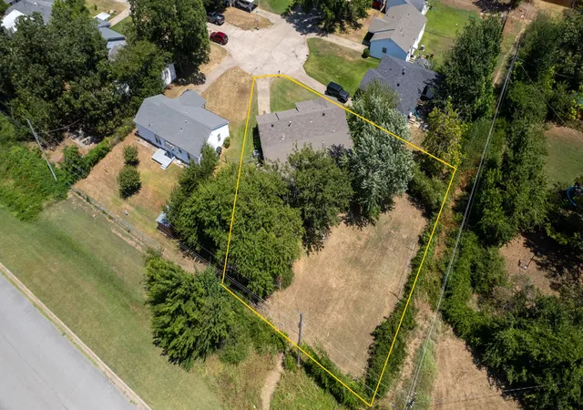 Photo 3 of Single family home for sale at 1001 Donna Sue, Durant, OK 74701 | MLS# 2630307 | Listing updated on 2026-09-11