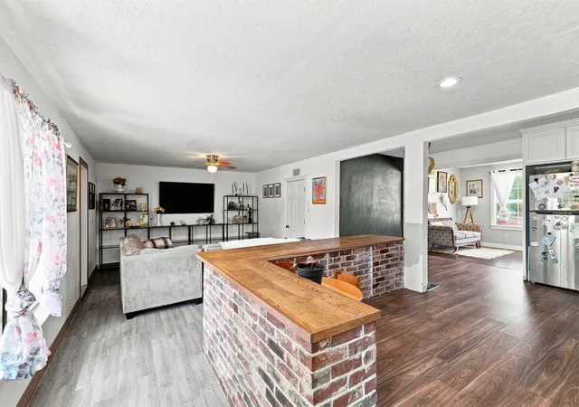 Photo 4 of Single family home for sale at 1001 Donna Sue, Durant, OK 74701 | MLS# 2630307 | Listing updated on 2026-09-11