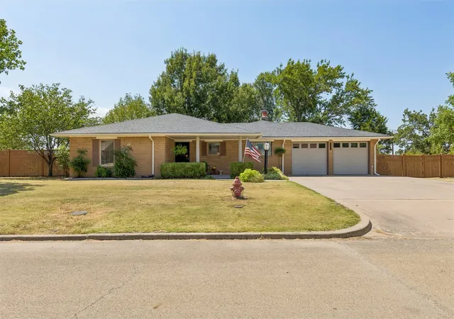 Photo 1 of Single family home for sale at 1002 Sunset Cir, Yale, OK 74085 | MLS# 2630171 | Listing updated on 2026-09-10